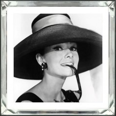 Obraz w lustrzanej ramie Audrey Hepburn 60x60cm